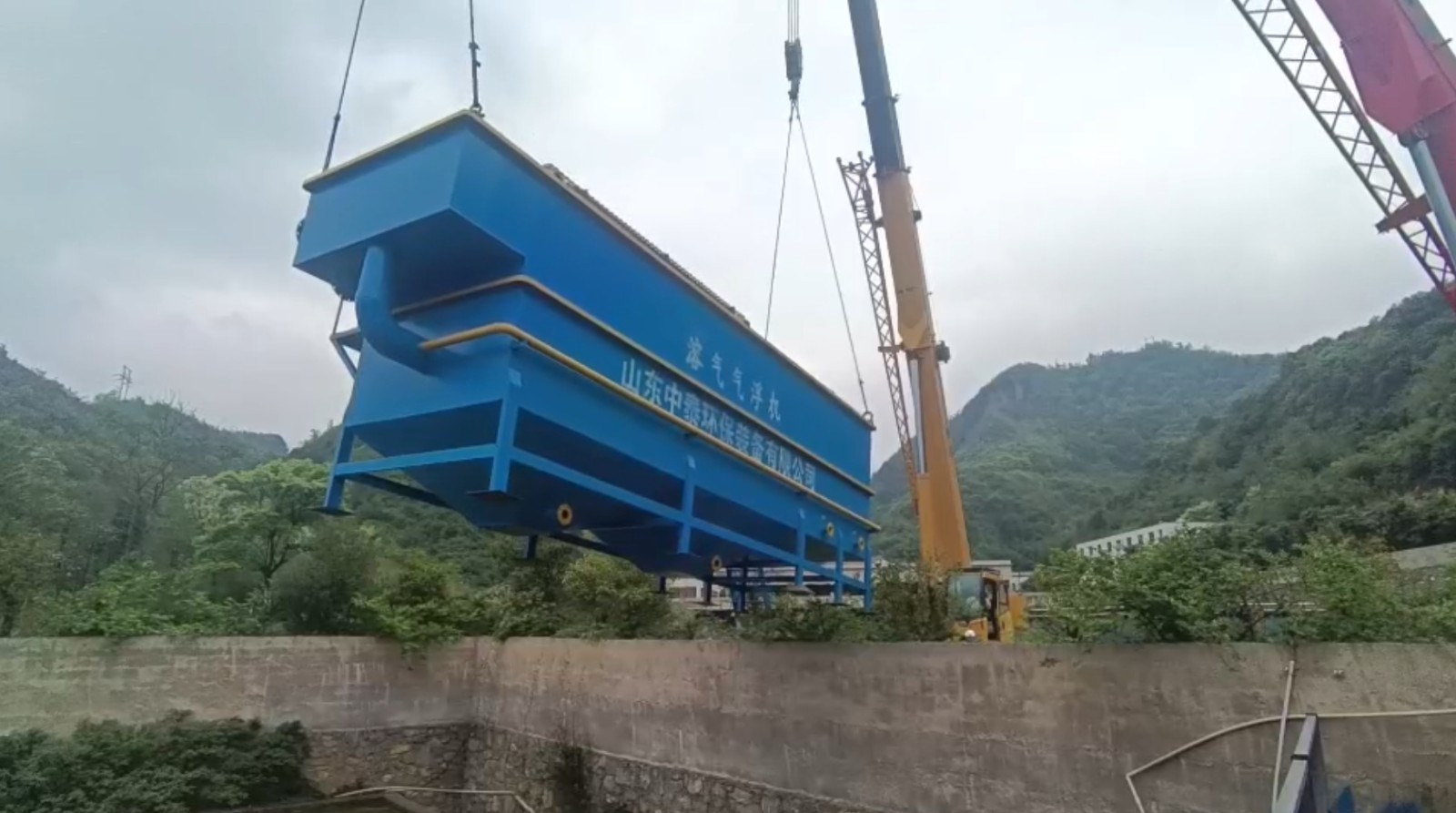 <a href='http://m.sujiaofangsu.com/' target='_blank' title='氣浮機(jī)'><strong>氣浮機(jī)</strong></a>，高效<a href='http://m.sujiaofangsu.com/' target='_blank' title='氣浮機(jī)'><strong>氣浮機(jī)</strong></a>，溶氣氣浮機(jī)，氣浮機(jī)安裝現(xiàn)場(chǎng)